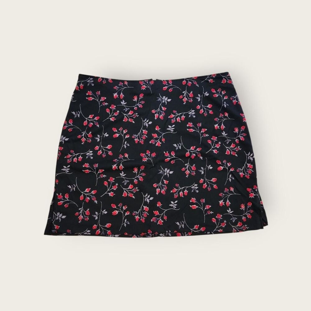 Vintage Y2k early 2000s Tracy Evans black and red floral print flowy mini skirt